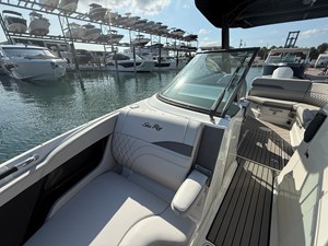 Sea Ray SLX 260 Outboard 4 2026 Sea Ray SLX 260 Outboard 5