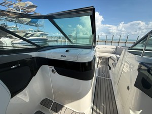 Sea Ray SLX 260 Outboard 11 2026 Sea Ray SLX 260 Outboard 12