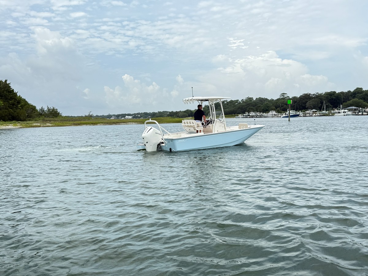 2027 Boston Whaler 210 Montauk 3