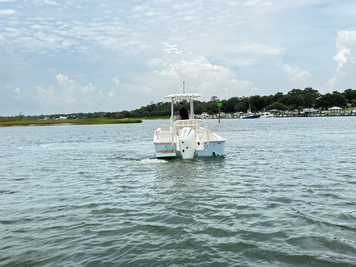 2027 Boston Whaler 210 Montauk 4