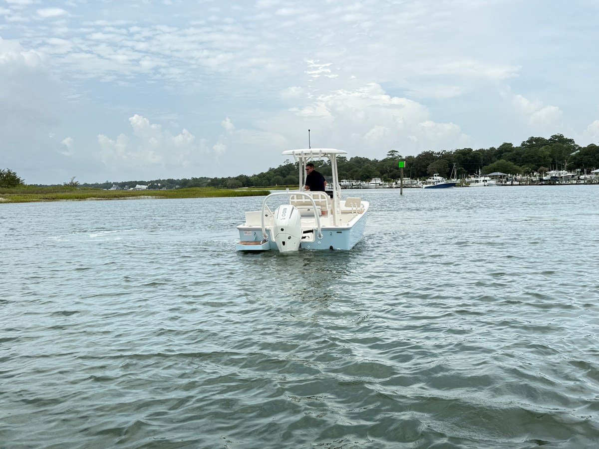 2027 Boston Whaler 210 Montauk 5