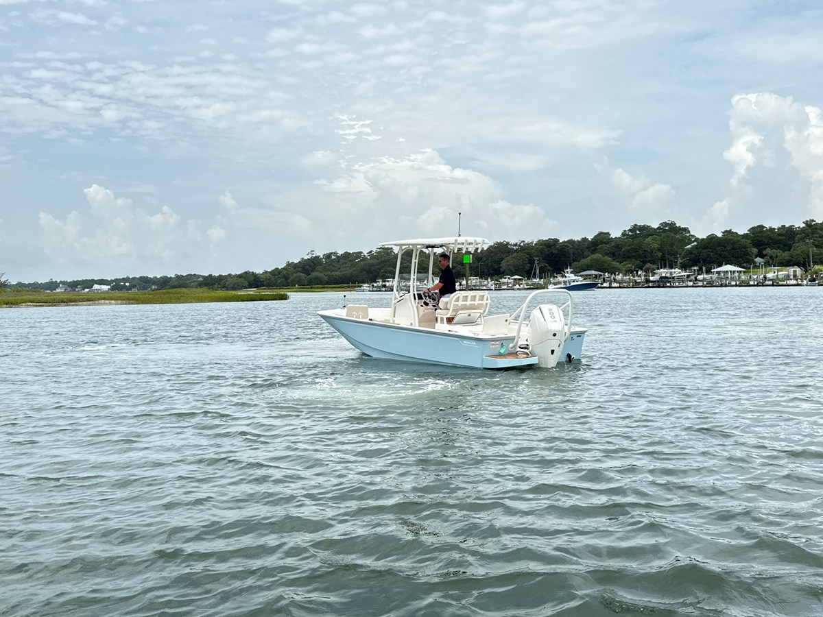 2027 Boston Whaler 210 Montauk 7