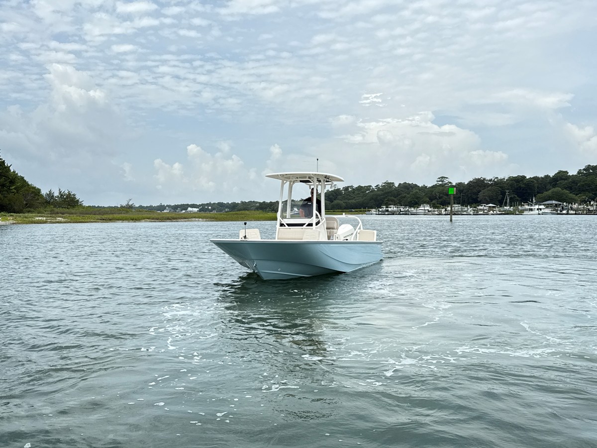 2027 Boston Whaler 210 Montauk 8