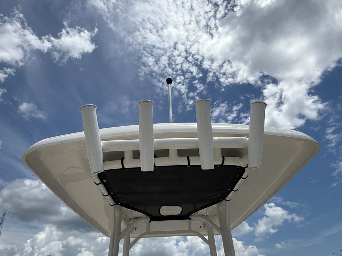 2027 Boston Whaler 210 Montauk 15