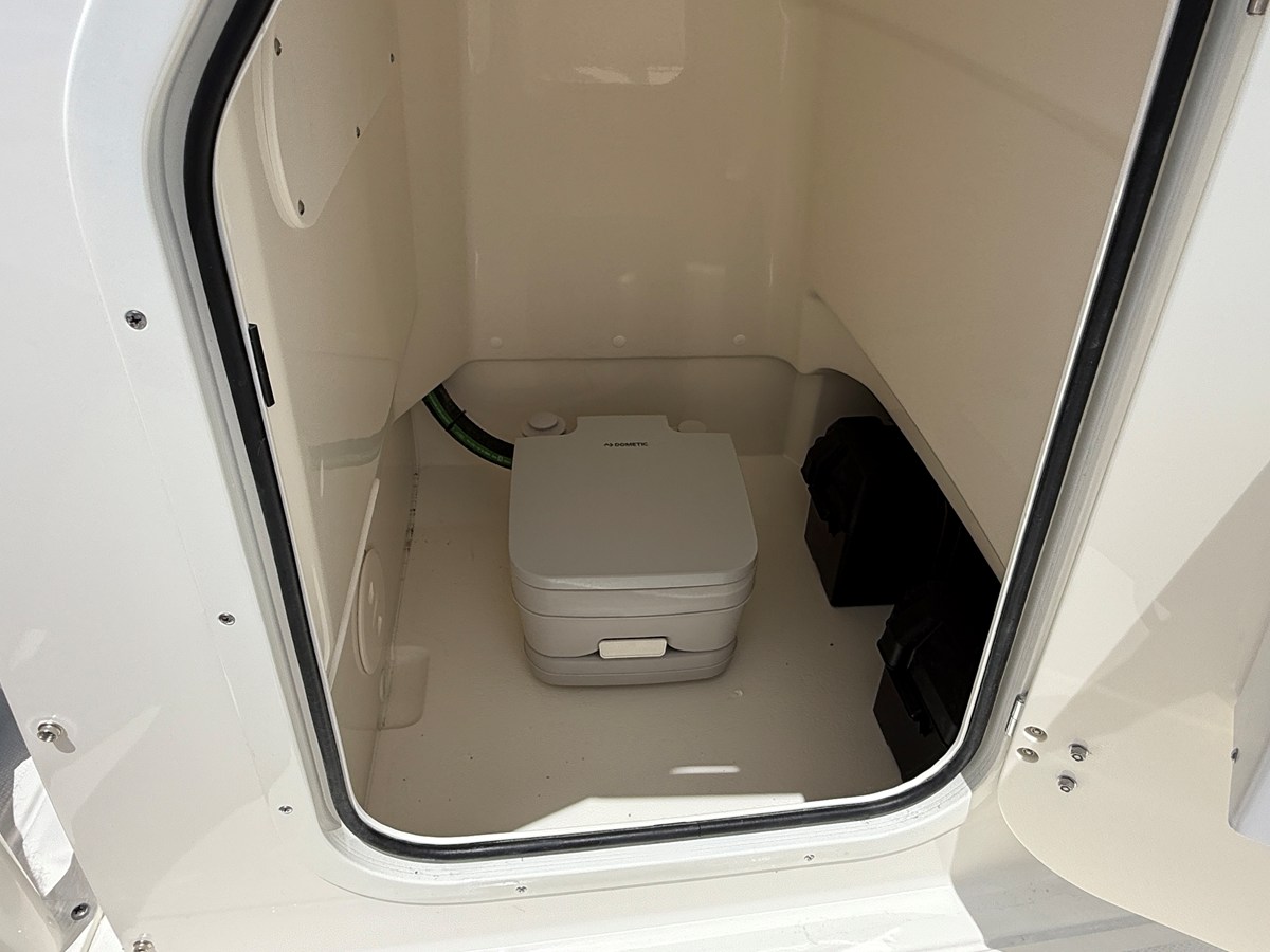 2027 Boston Whaler 210 Montauk 20