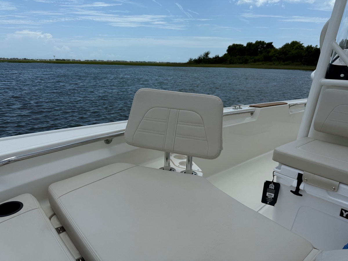 2027 Boston Whaler 210 Montauk 21