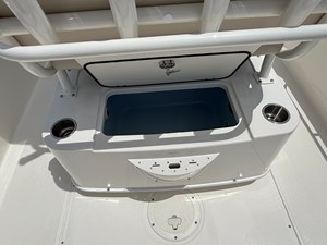 2027 Boston Whaler 210 Montauk 14