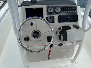 2027 Boston Whaler 210 Montauk 16