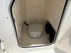 2027 Boston Whaler 210 Montauk 20