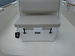 2027 Boston Whaler 210 Montauk 22