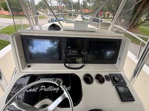 Pursuit 2870 CENTER CONSOLE 22 1999 Pursuit 2870 CENTER CONSOLE 23