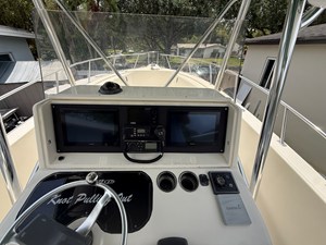 Pursuit 2870 CENTER CONSOLE 26 1999 Pursuit 2870 CENTER CONSOLE 27