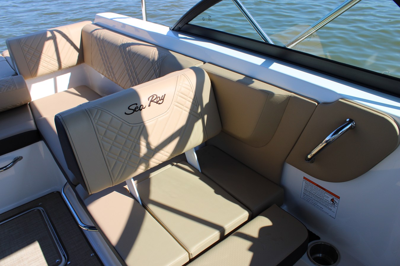 2026 Sea Ray SDX 230 32