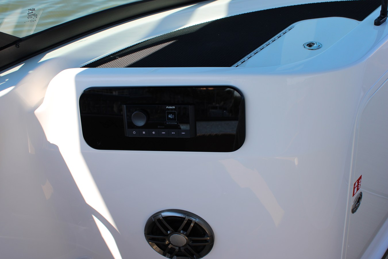 2026 Sea Ray SDX 230 42