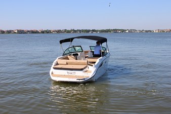 2026 Sea Ray SDX 230 9