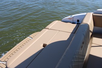 2026 Sea Ray SDX 230 26