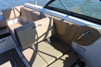 2026 Sea Ray SDX 230 32