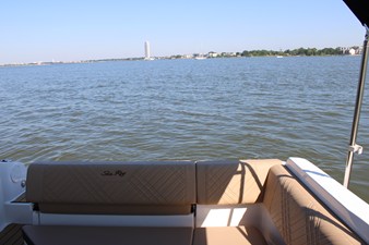 2026 Sea Ray SDX 230 34