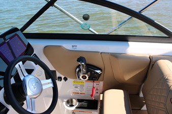 2026 Sea Ray SDX 230 43