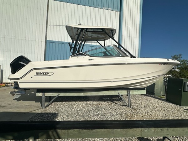 2022 Boston Whaler 240 VANTAGE 1