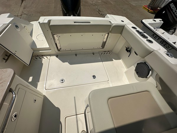 2022 Boston Whaler 240 VANTAGE 2