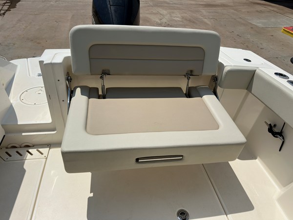 2022 Boston Whaler 240 VANTAGE 3