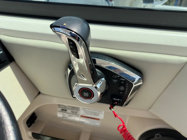 2022 Boston Whaler 240 VANTAGE 7