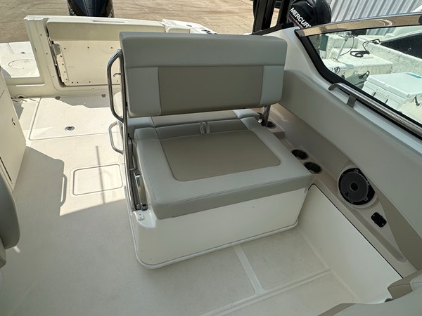 2022 Boston Whaler 240 VANTAGE 9