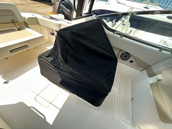2022 Boston Whaler 240 VANTAGE 10