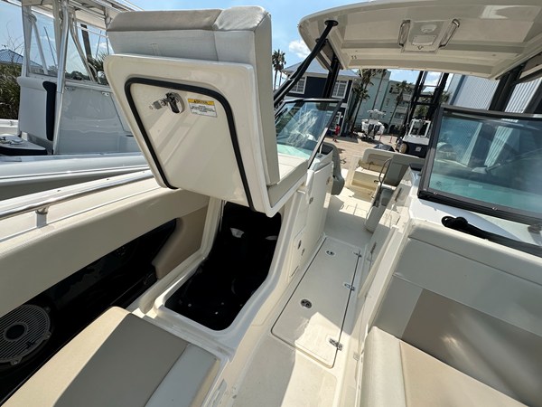 2022 Boston Whaler 240 VANTAGE 13