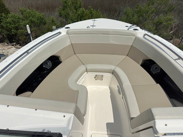 2022 Boston Whaler 240 VANTAGE 14