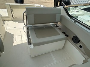 2022 Boston Whaler 240 VANTAGE 9