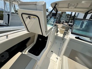 2022 Boston Whaler 240 VANTAGE 13