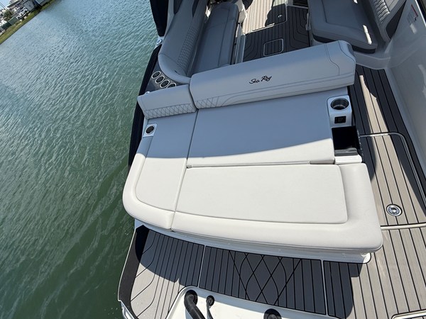 2027 Sea Ray SLX 280 Outboard 12