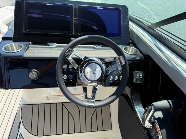 2027 Sea Ray SLX 280 Outboard 16