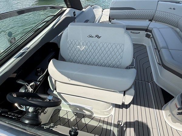 2027 Sea Ray SLX 280 Outboard 17