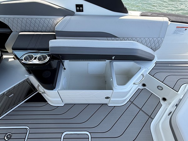 2027 Sea Ray SLX 280 Outboard 20