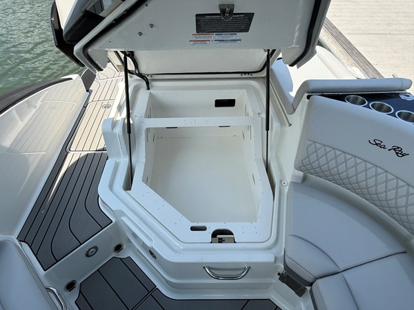 2027 Sea Ray SLX 280 Outboard 22
