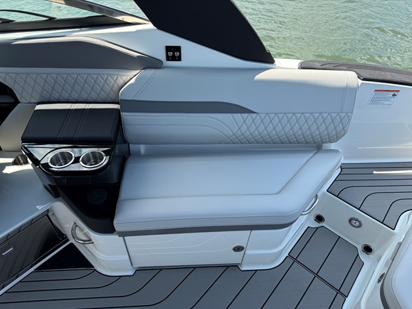 2027 Sea Ray SLX 280 Outboard 29