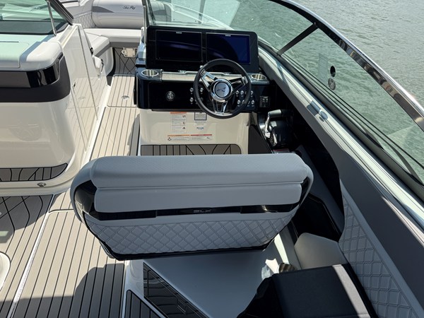 2027 Sea Ray SLX 280 Outboard 30