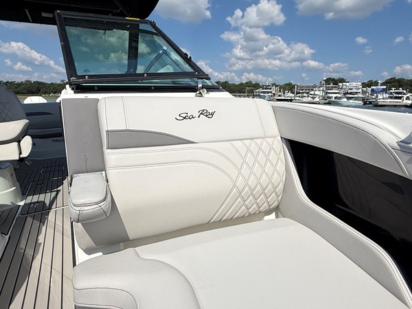 2027 Sea Ray SLX 280 Outboard 33