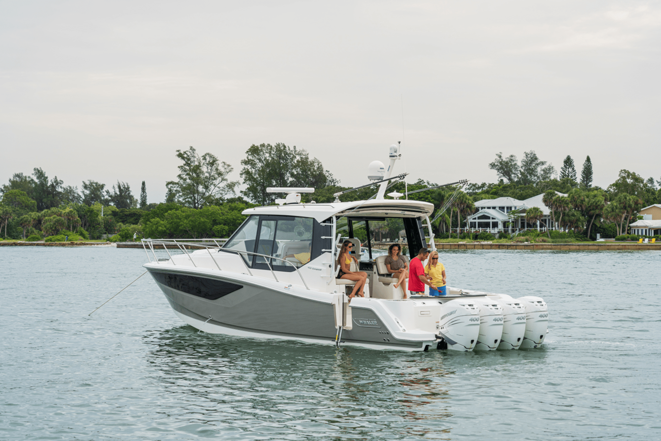 2027 Boston Whaler 405 Conquest 4