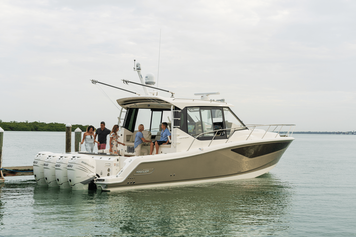 2027 Boston Whaler 405 Conquest 5