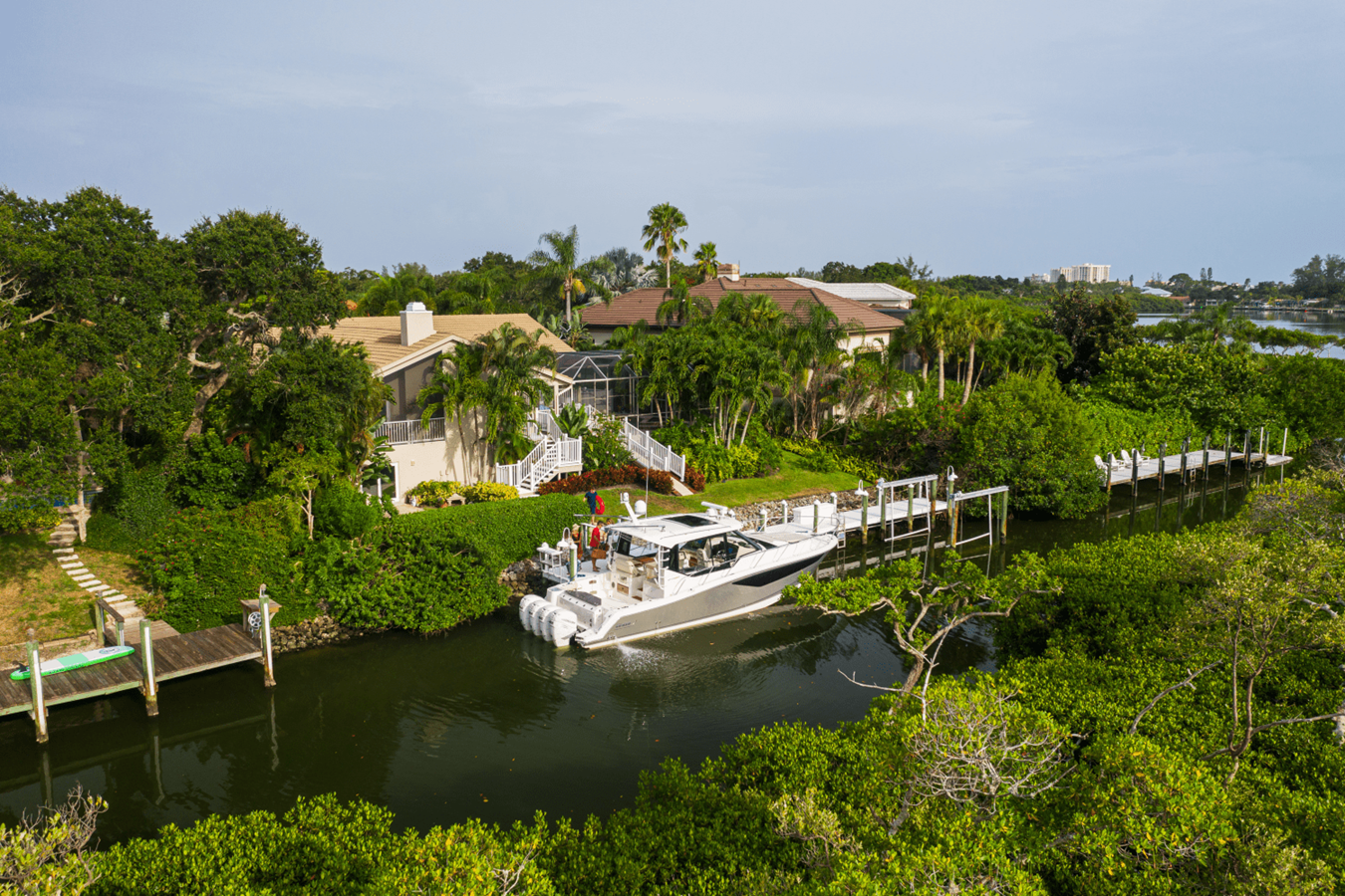 2027 Boston Whaler 405 Conquest 13