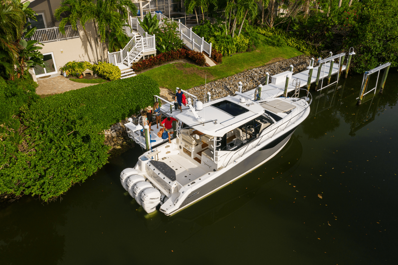 2027 Boston Whaler 405 Conquest 17