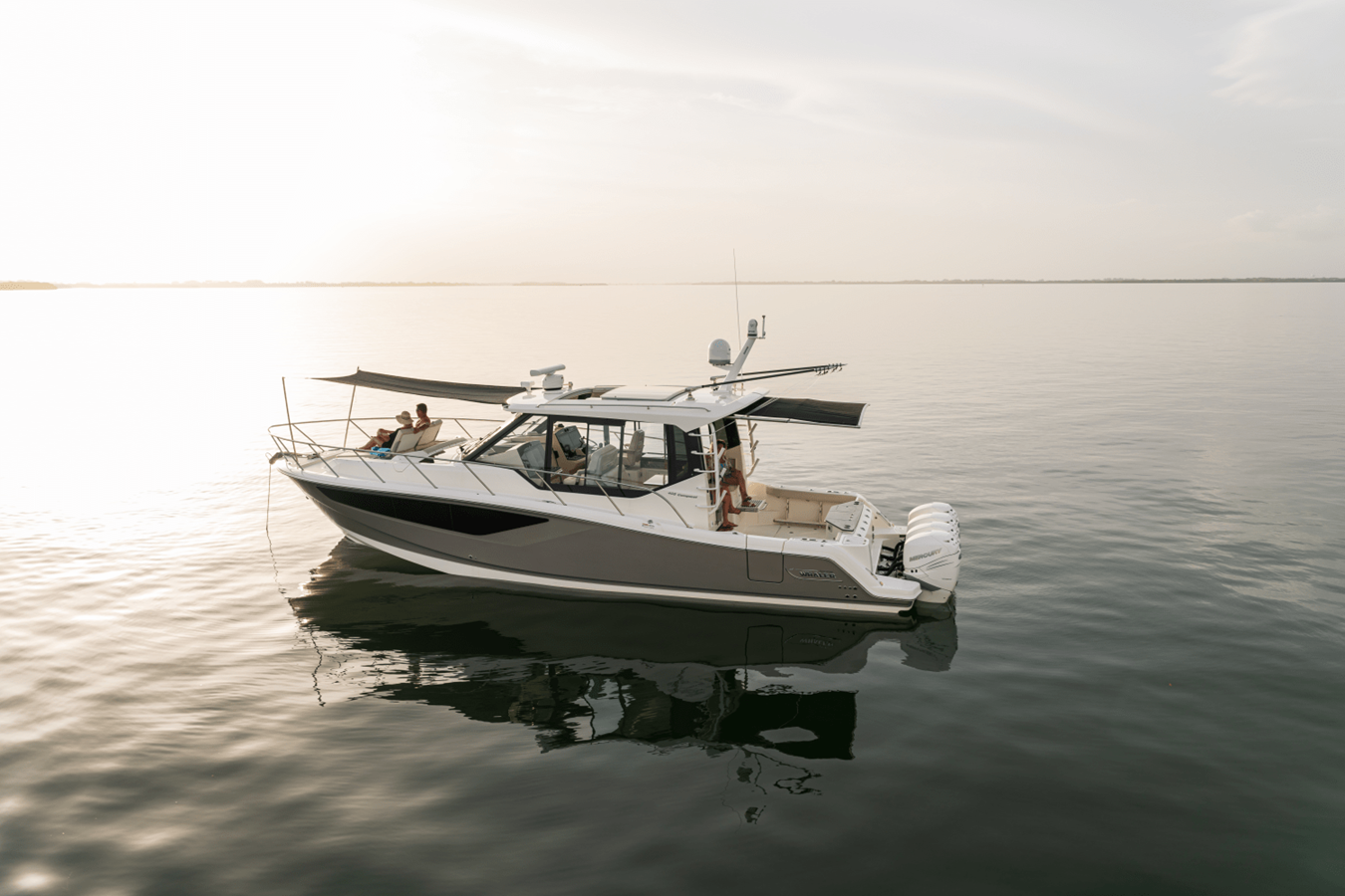 2027 Boston Whaler 405 Conquest 19