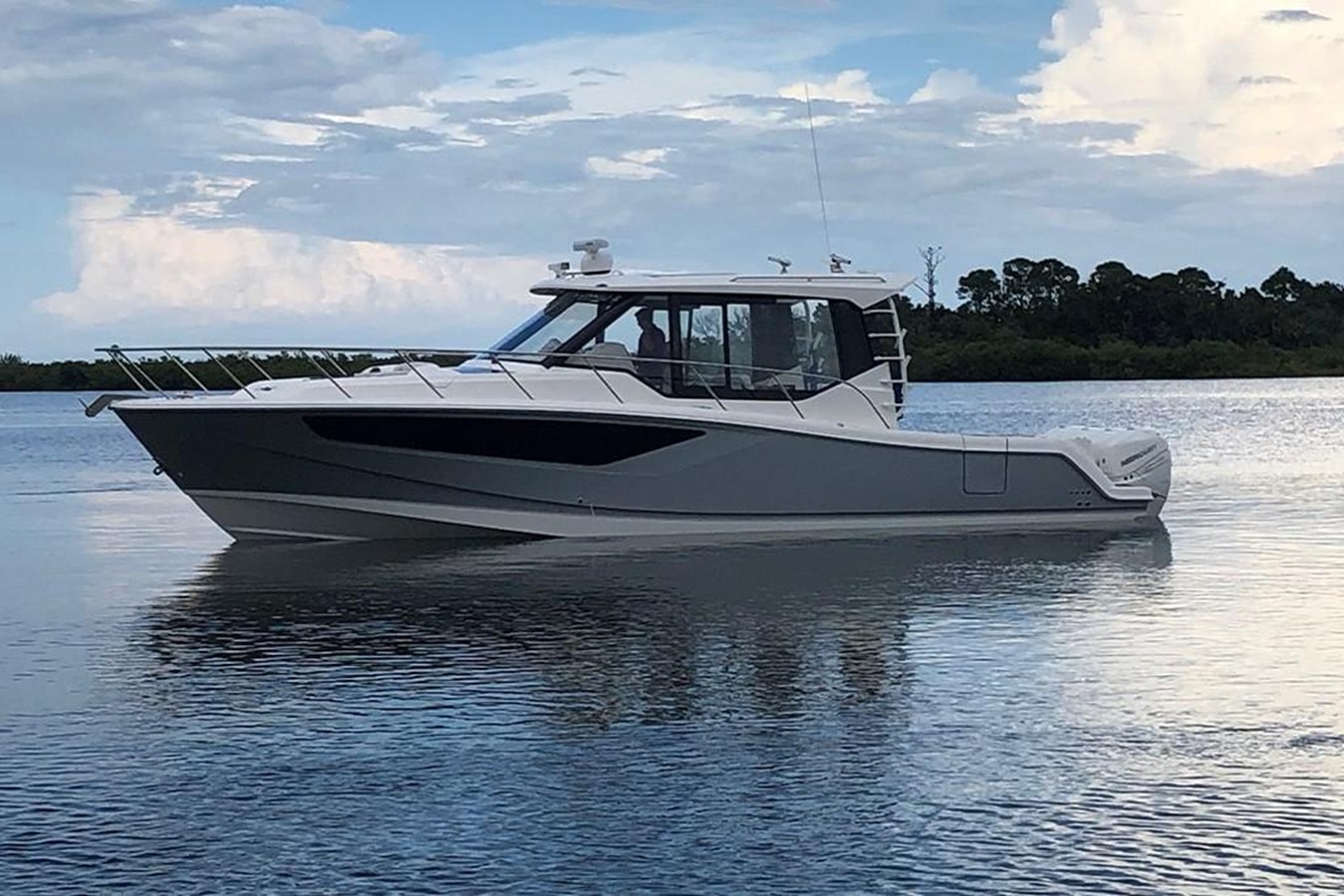 2027 Boston Whaler 405 Conquest 43