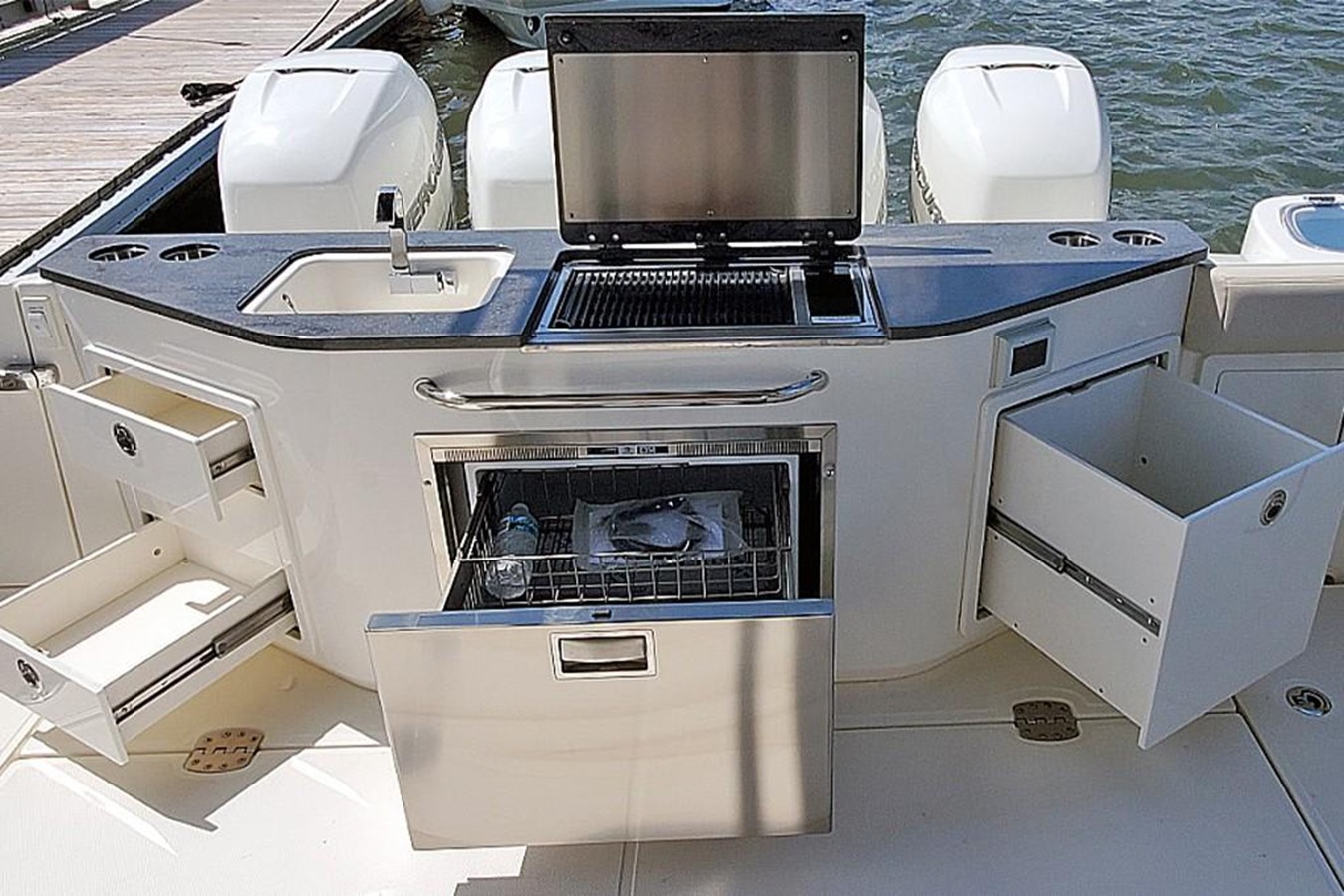 2027 Boston Whaler 405 Conquest 49