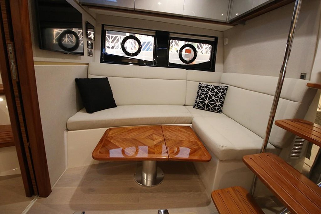 2027 Boston Whaler 405 Conquest 62