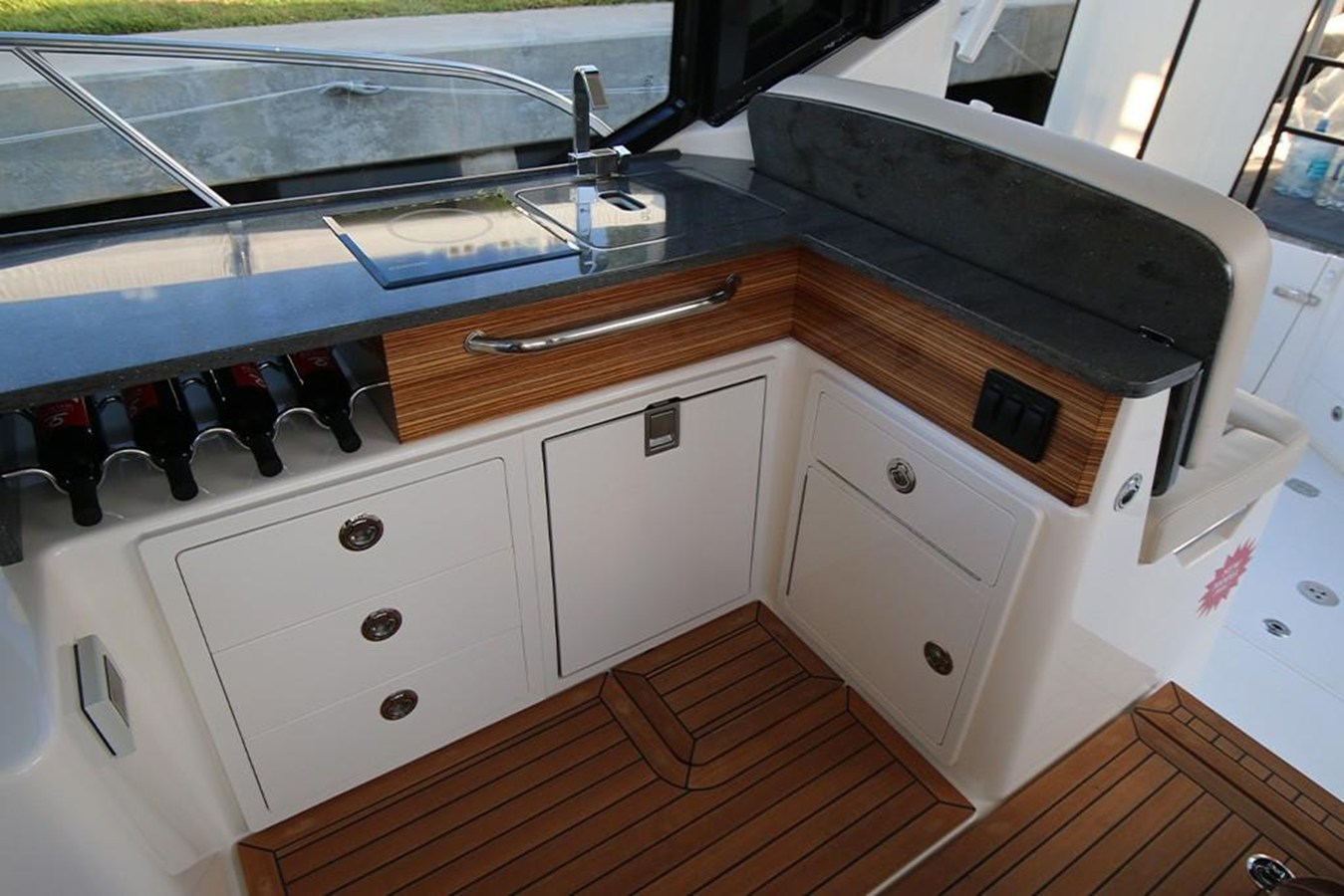 2027 Boston Whaler 405 Conquest 64